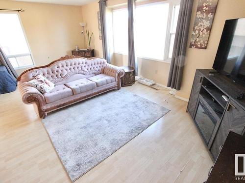 5618 53 Avenue, St. Paul Town, AB - Indoor Photo Showing Living Room