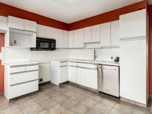 1901 9929 Saskatchewan Drive, Edmonton, AB - Indoor Photo Showing Kitchen