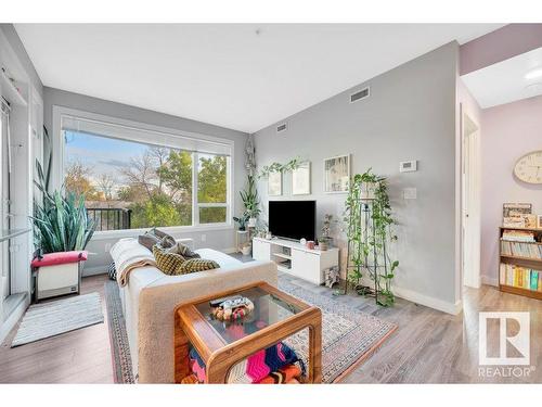 302 9907 91 Avenue, Edmonton, AB - Indoor Photo Showing Living Room