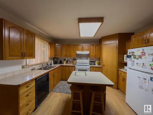 4302 41 Street, Bonnyville Town, AB - Indoor Photo Showing Kitchen With Double Sink