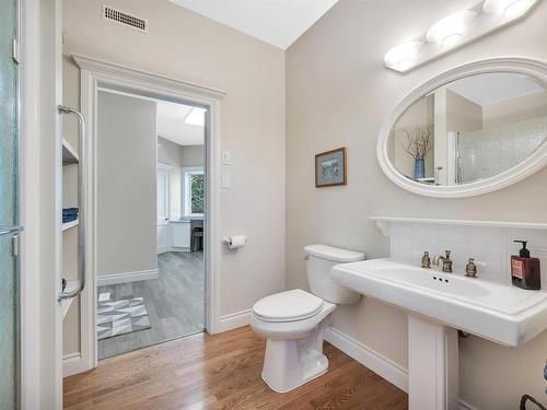 51213 Rr222, Rural Strathcona County, AB - Indoor Photo Showing Bathroom