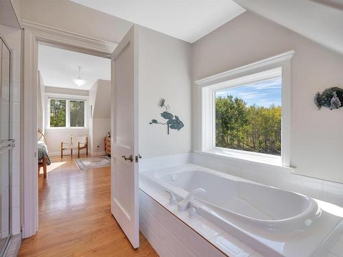 51213 Rr222, Rural Strathcona County, AB - Indoor Photo Showing Bathroom