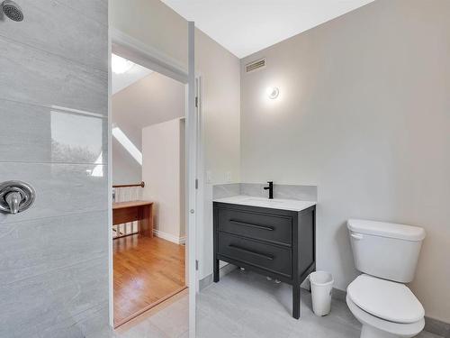 51213 Rr222, Rural Strathcona County, AB - Indoor Photo Showing Bathroom