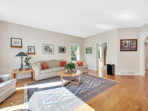 51213 Rr222, Rural Strathcona County, AB - Indoor Photo Showing Living Room