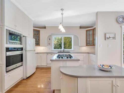 51213 Rr222, Rural Strathcona County, AB - Indoor Photo Showing Kitchen