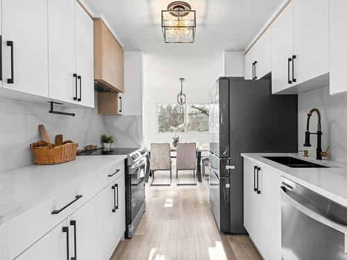 37 Royal Road, Edmonton, AB - Indoor Photo Showing Kitchen With Double Sink With Upgraded Kitchen