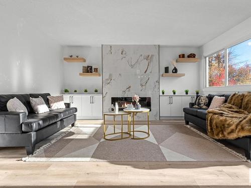 37 Royal Road, Edmonton, AB - Indoor Photo Showing Living Room