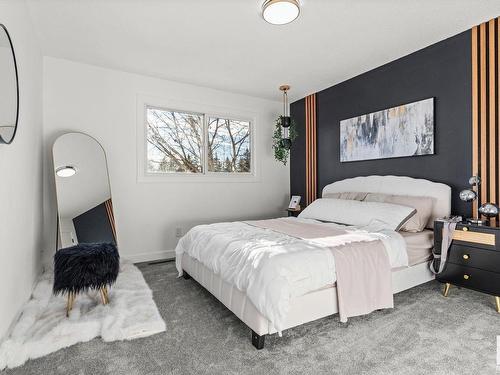 37 Royal Road, Edmonton, AB - Indoor Photo Showing Bedroom