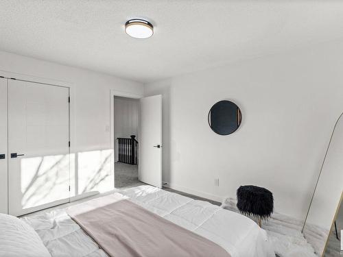 37 Royal Road, Edmonton, AB - Indoor Photo Showing Bedroom