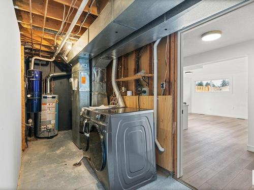 37 Royal Road, Edmonton, AB - Indoor Photo Showing Laundry Room