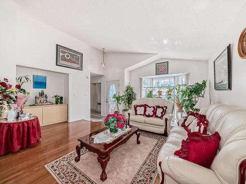 19032 56 Avenue Nw, Edmonton, AB - Indoor Photo Showing Living Room