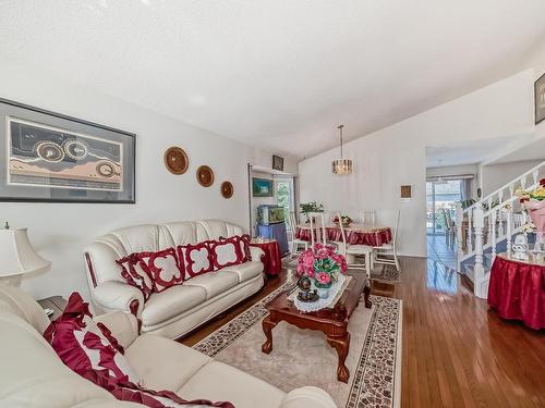 19032 56 Avenue Nw, Edmonton, AB - Indoor Photo Showing Living Room