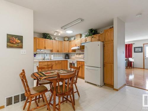 145 4610 50 Avenue, Stony Plain, AB - Indoor Photo Showing Kitchen