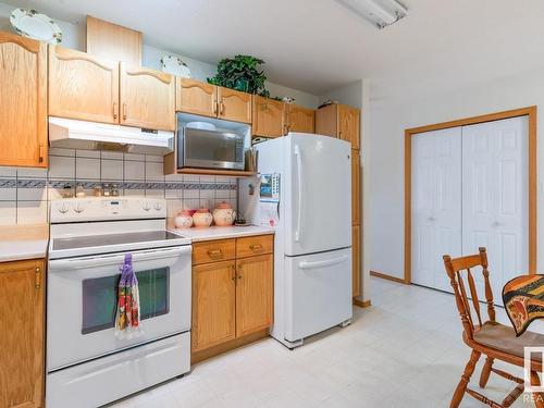 145 4610 50 Avenue, Stony Plain, AB - Indoor Photo Showing Kitchen