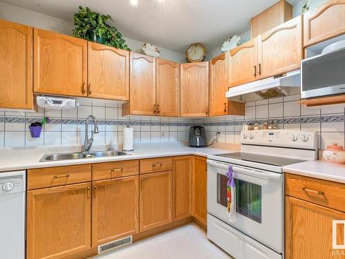 145 4610 50 Avenue, Stony Plain, AB - Indoor Photo Showing Kitchen With Double Sink