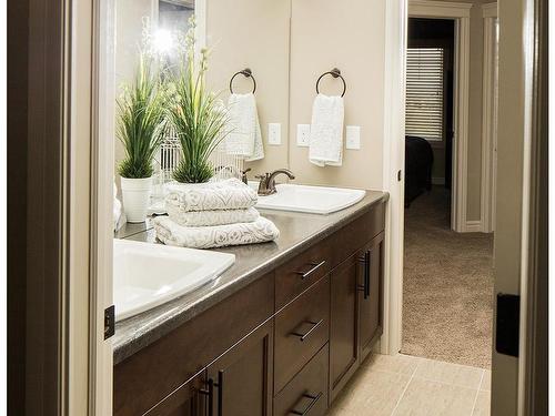 303 Jensen Lakes Boulevard, St. Albert, AB - Indoor Photo Showing Kitchen