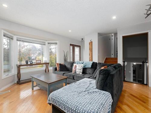 9221 84 Street, Fort Saskatchewan, AB - Indoor Photo Showing Living Room