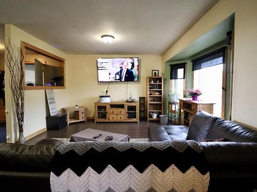 45517 Township Road 642, Rural Bonnyville M.D., AB - Indoor Photo Showing Living Room