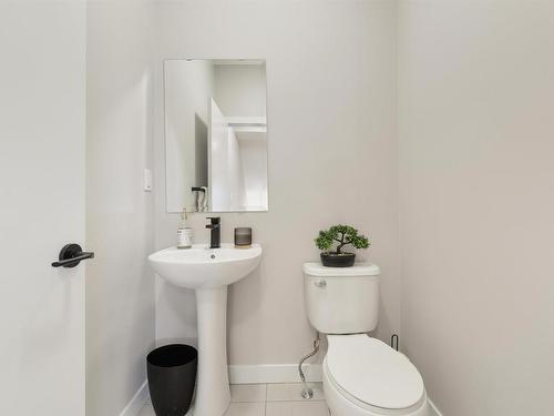 1111 Keswick Drive, Edmonton, AB - Indoor Photo Showing Bathroom