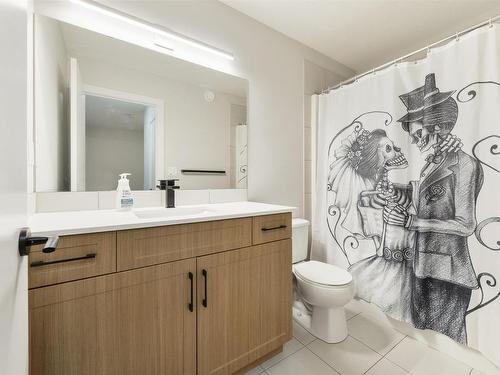 1111 Keswick Drive, Edmonton, AB - Indoor Photo Showing Bathroom