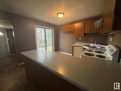 Elk Point, AB - Indoor Photo Showing Kitchen