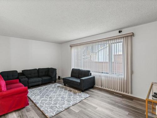 5977 189 Street, Edmonton, AB - Indoor Photo Showing Living Room