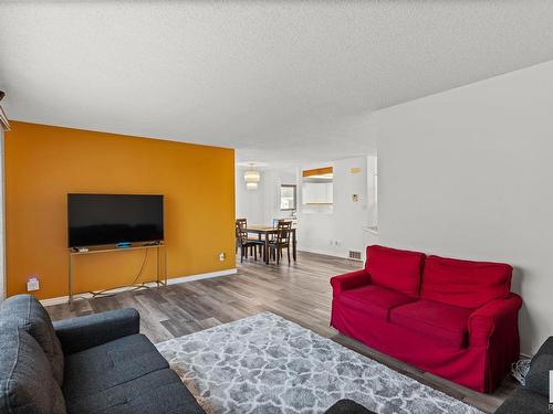 5977 189 Street, Edmonton, AB - Indoor Photo Showing Living Room