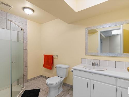 5977 189 Street, Edmonton, AB - Indoor Photo Showing Bathroom