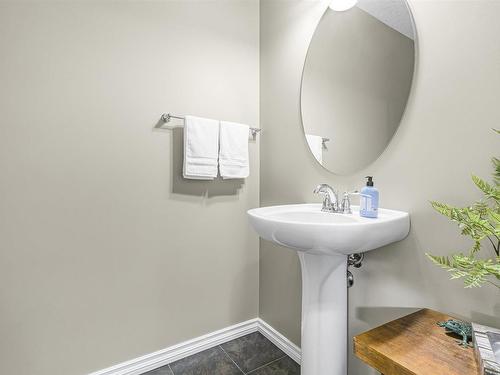 2216 Stan Waters Avenue, Edmonton, AB - Indoor Photo Showing Bathroom