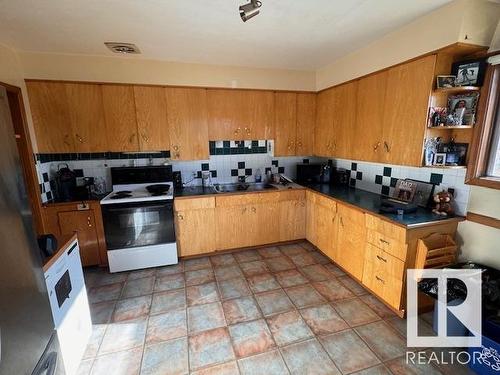 4504 52 Avenue, Barrhead, AB - Indoor Photo Showing Kitchen