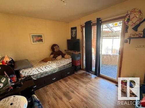 4504 52 Avenue, Barrhead, AB - Indoor Photo Showing Bedroom