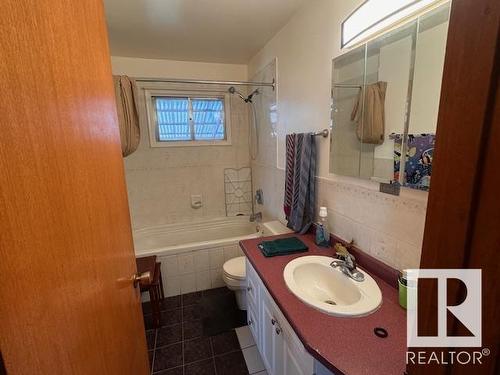 4504 52 Avenue, Barrhead, AB - Indoor Photo Showing Bathroom