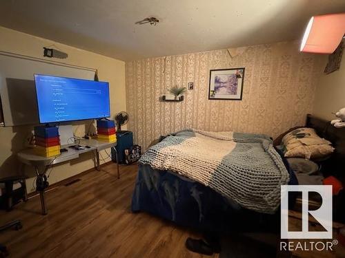 4504 52 Avenue, Barrhead, AB - Indoor Photo Showing Bedroom