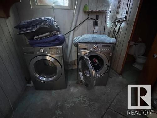 4504 52 Avenue, Barrhead, AB - Indoor Photo Showing Laundry Room