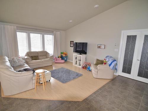 5802 51 Avenue, Barrhead, AB - Indoor Photo Showing Living Room