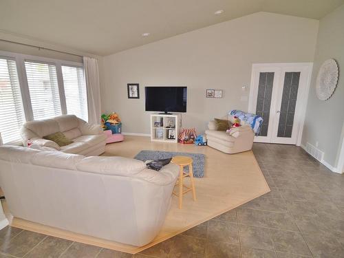 5802 51 Avenue, Barrhead, AB - Indoor Photo Showing Living Room