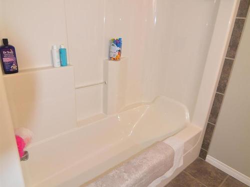 5802 51 Avenue, Barrhead, AB - Indoor Photo Showing Bathroom