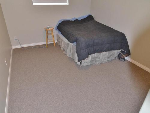 5802 51 Avenue, Barrhead, AB - Indoor Photo Showing Bedroom