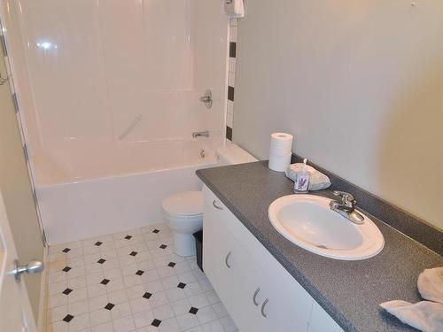 5802 51 Avenue, Barrhead, AB - Indoor Photo Showing Bathroom