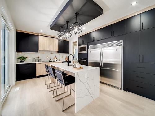 324 33 Avenue, Edmonton, AB - Indoor Photo Showing Kitchen With Upgraded Kitchen