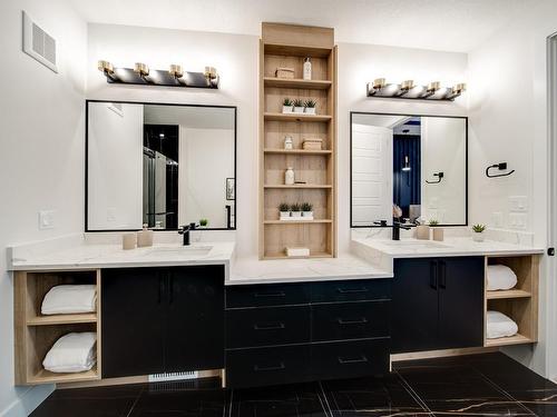 324 33 Avenue, Edmonton, AB - Indoor Photo Showing Bathroom