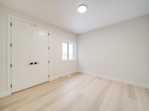 324 33 Avenue, Edmonton, AB - Indoor Photo Showing Other Room