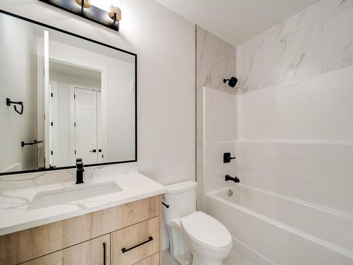 324 33 Avenue, Edmonton, AB - Indoor Photo Showing Bathroom