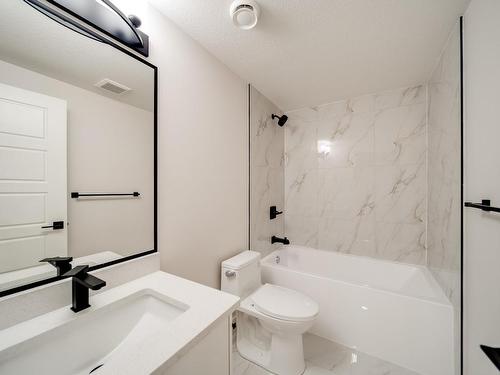 324 33 Avenue, Edmonton, AB - Indoor Photo Showing Bathroom