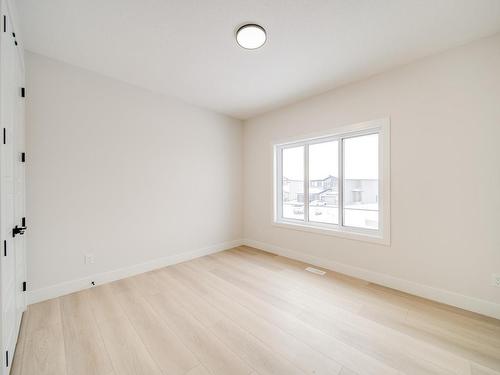 324 33 Avenue, Edmonton, AB - Indoor Photo Showing Other Room