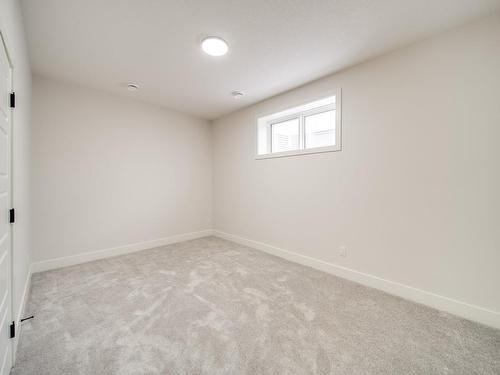 324 33 Avenue, Edmonton, AB - Indoor Photo Showing Other Room