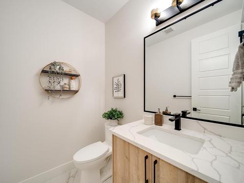 324 33 Avenue, Edmonton, AB - Indoor Photo Showing Bathroom