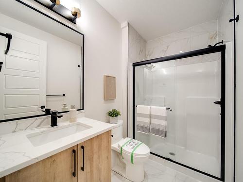 324 33 Avenue, Edmonton, AB - Indoor Photo Showing Bathroom