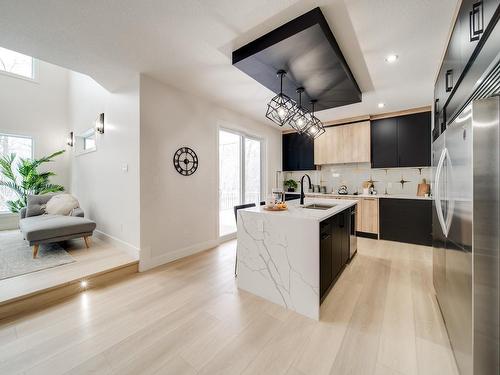 324 33 Avenue, Edmonton, AB - Indoor Photo Showing Kitchen