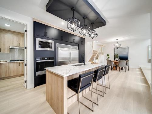 324 33 Avenue, Edmonton, AB - Indoor Photo Showing Kitchen With Upgraded Kitchen